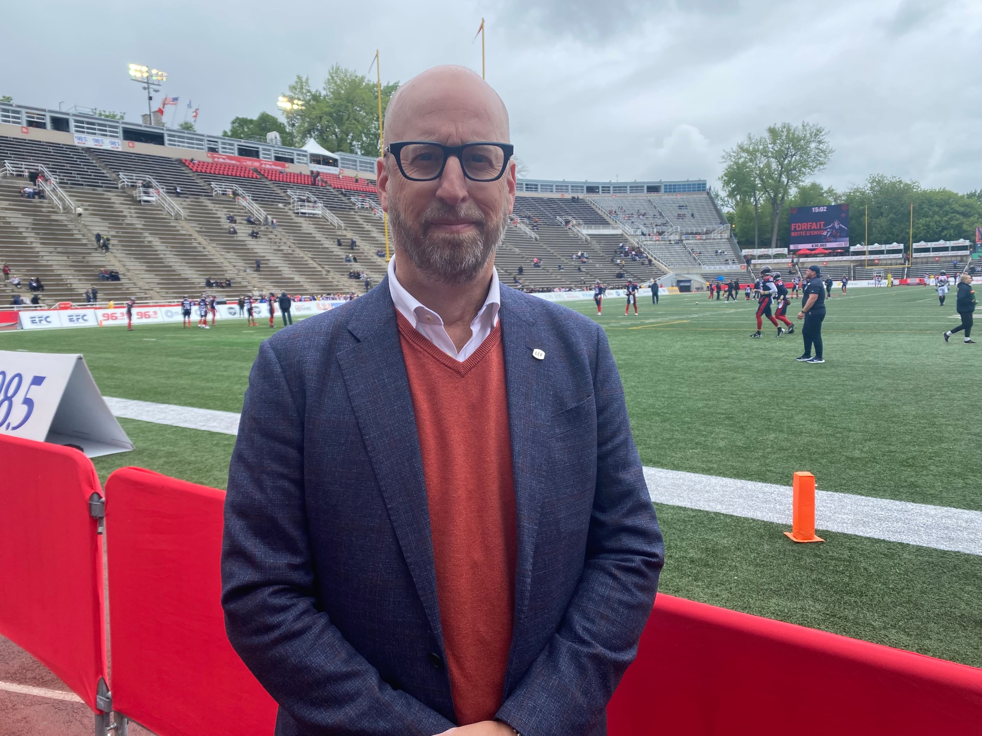 Le commissaire de la Ligue canadienne de football, Stewart Johnston, était présent au stade Percival-Molson, le samedi 24 mai 2025, pour le match préparatoire des Alouettes de Montréal.