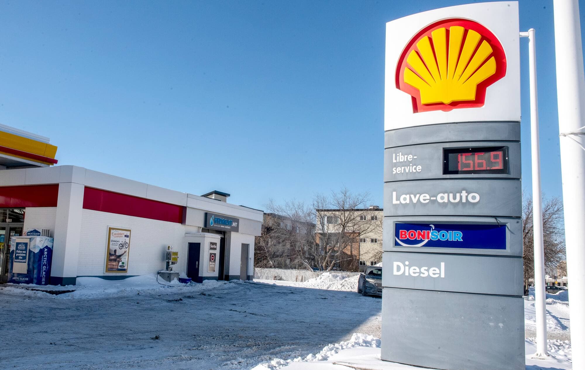 Plusieurs experts prévoient que le prix du litre d’essence ordinaire grimpera jusqu’à 1,80 % d’ici la fin juin.