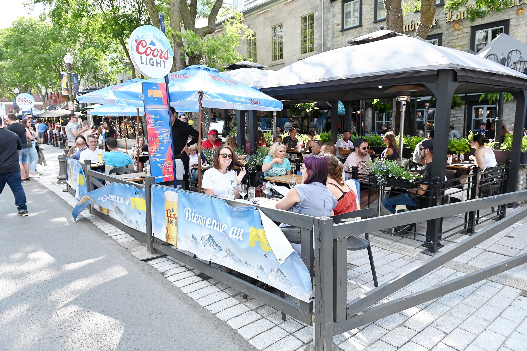 Les terrasses sont remplies depuis le début du Festival.
