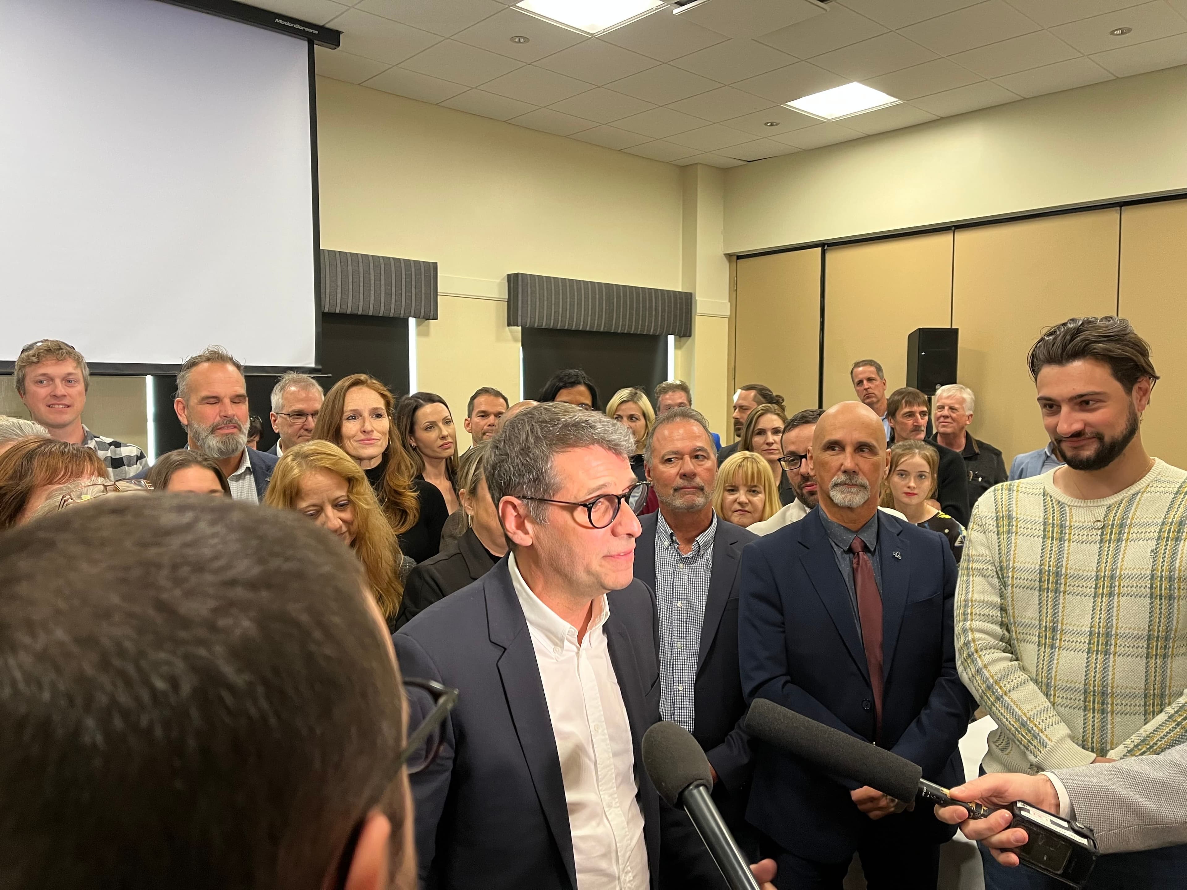 Éric Duhaime a lancé un appel à l'unité lors du rassemblement post-électoral du Parti conservateur du Québec, samedi, à Drummondville.