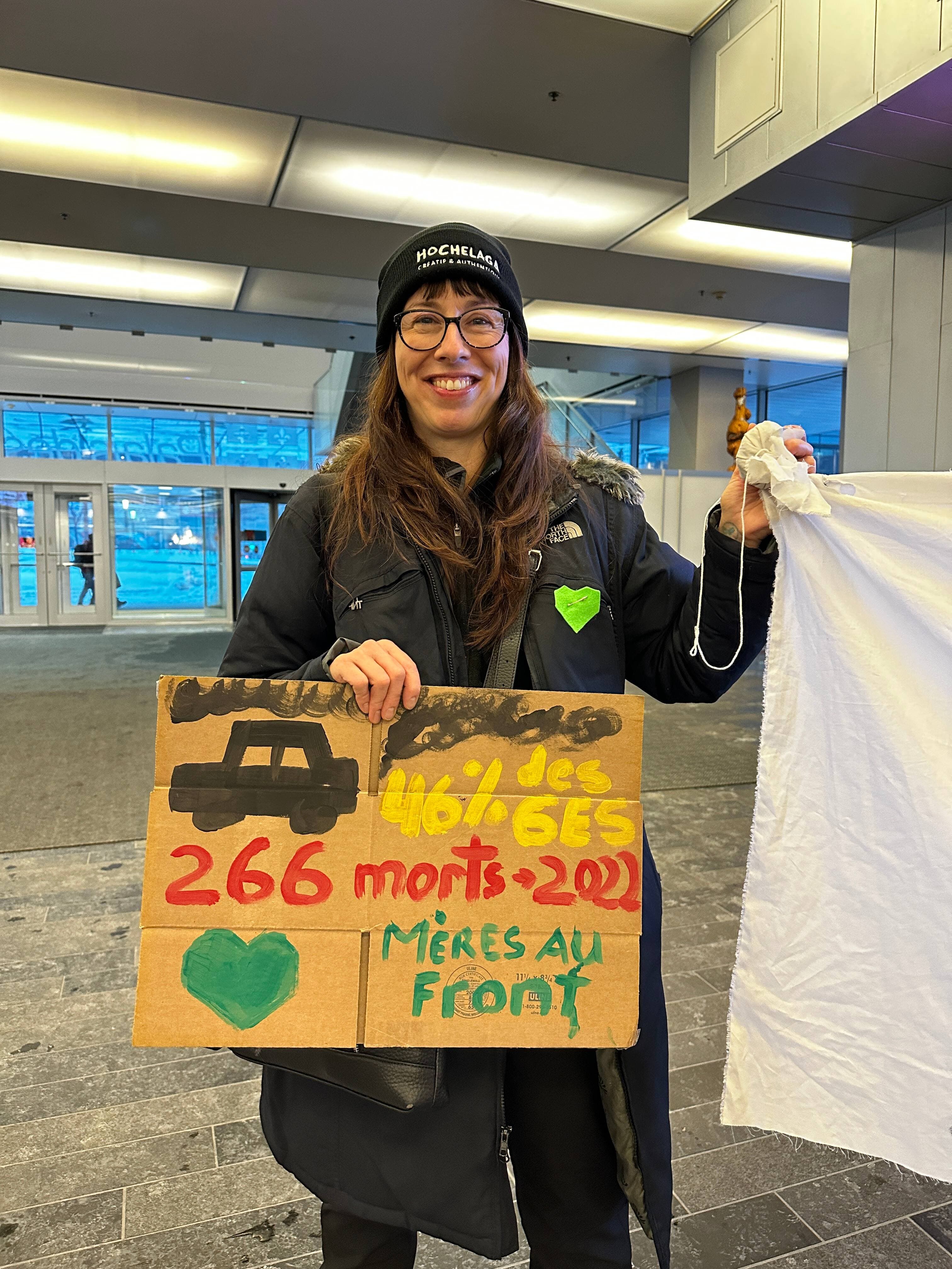 Isabelle Senécal était parmi les manifestants au Salon de l'Auto 2023 à Montréal.