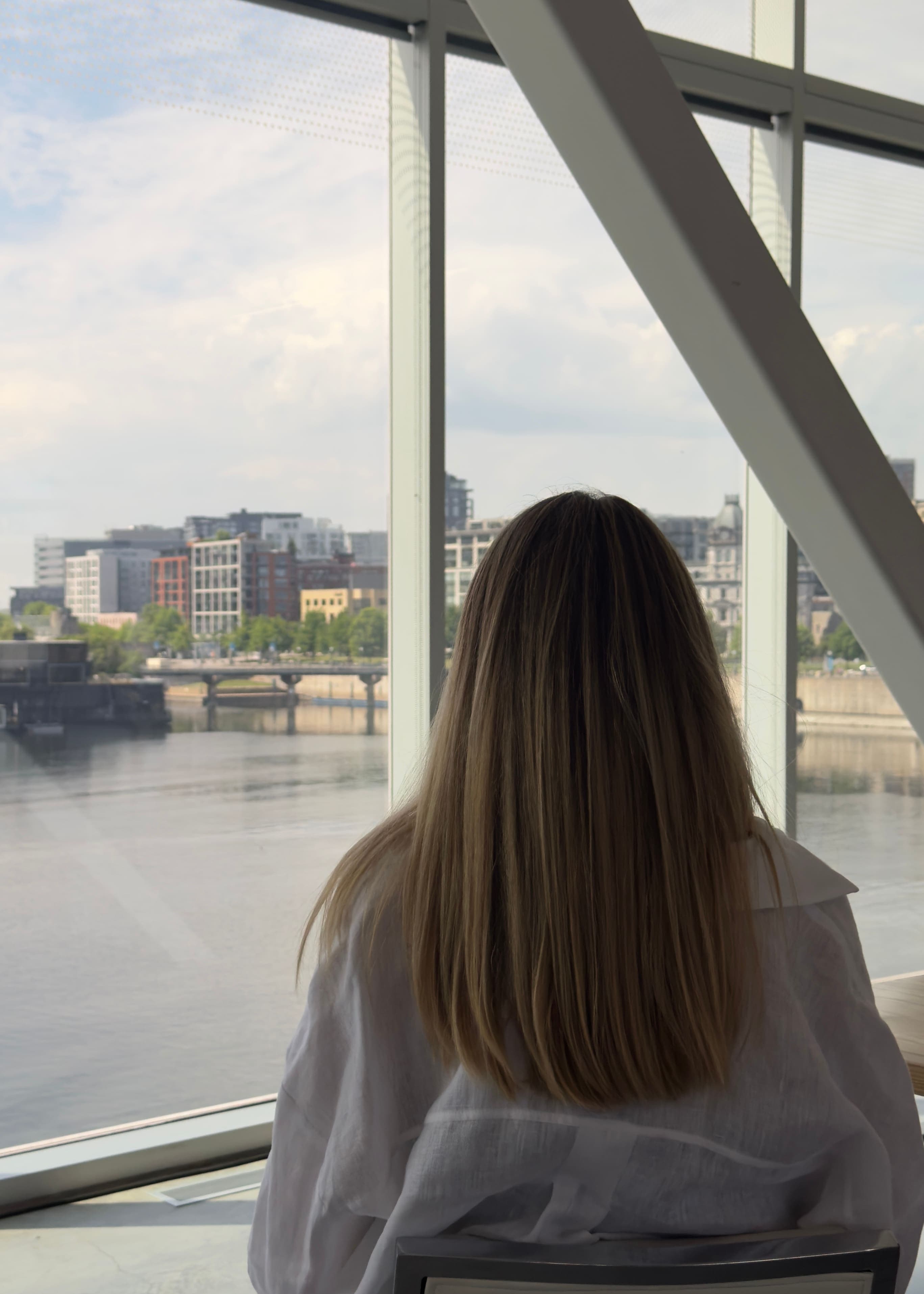 Cette infirmière de 30 ans paye 890$ par mois pour son loyer. Si elle a le malheur de déménager, c'est la faillite qui la guette.