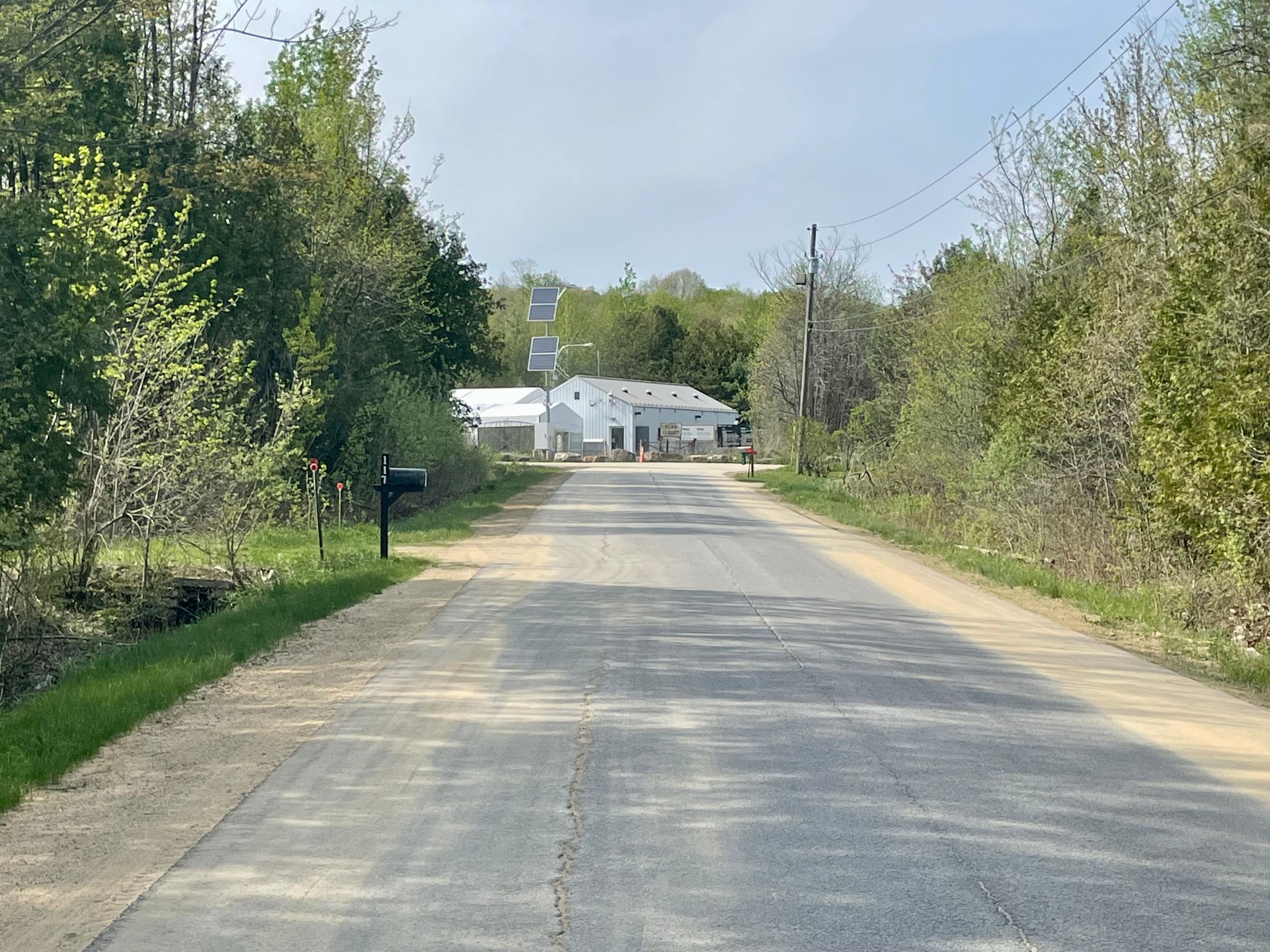 Au bout de la route, le Canada.