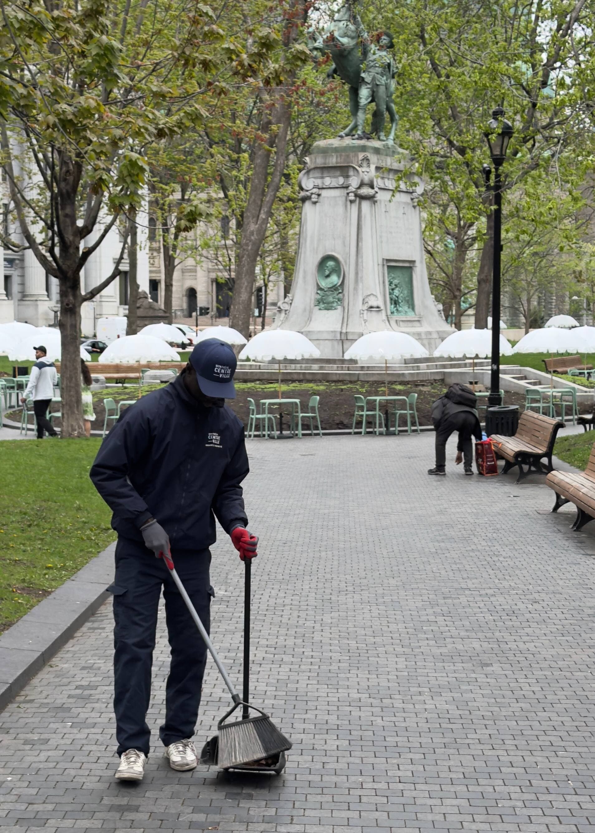 Les commerçants du centre-ville payent 1,7 million de dollars de leurs poches chaque année pour maintenir les lieux publics propres.