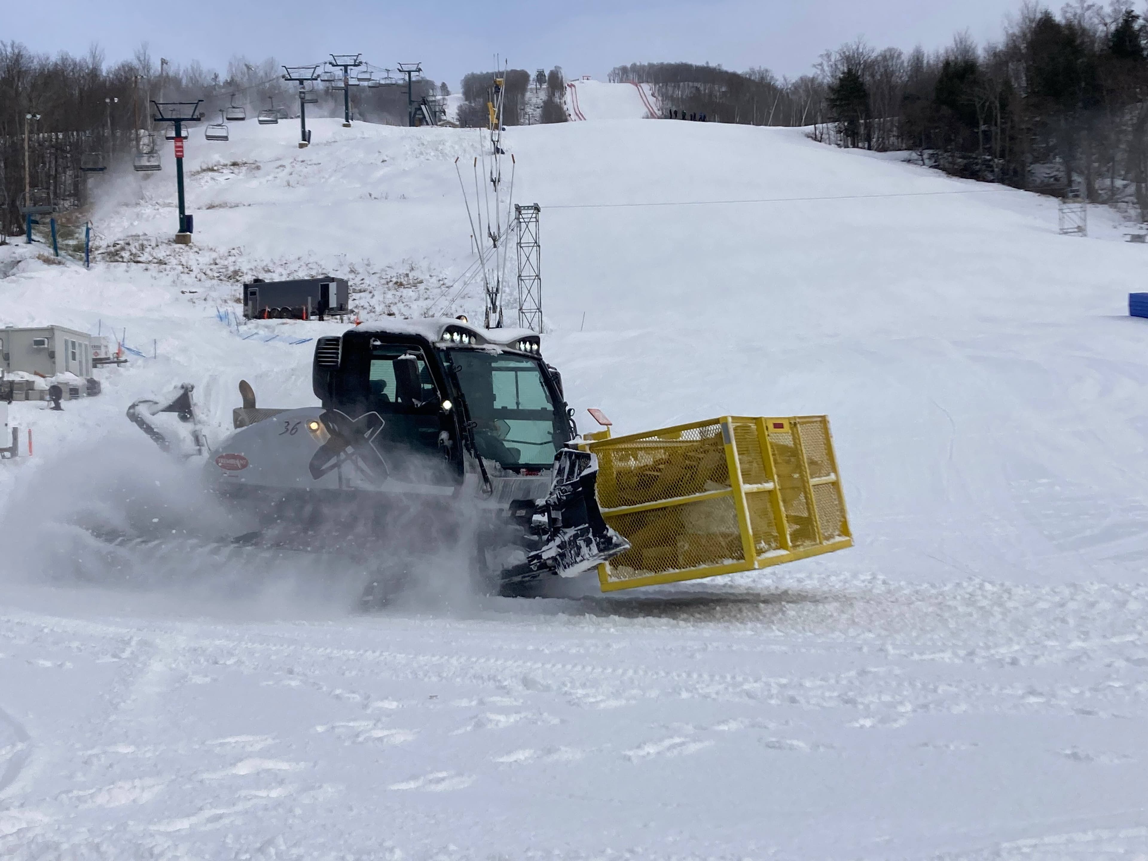 Il y a de l'action sur la piste Flying Mile à Tremblant à quelques jours de la Coupe du monde de ski alpin.