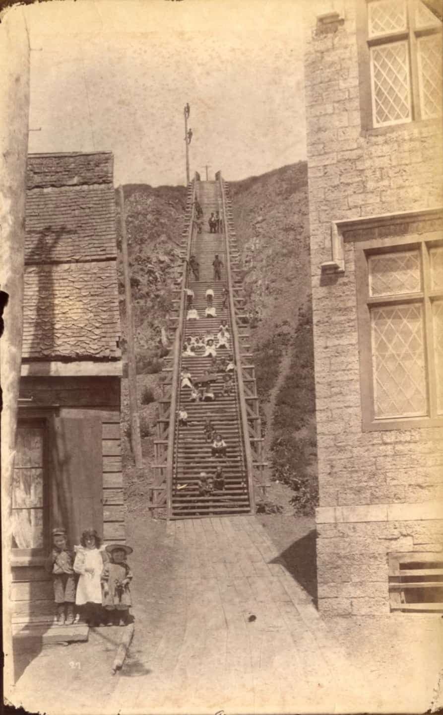 L'escalier du Cap-Blanc vers 1895.