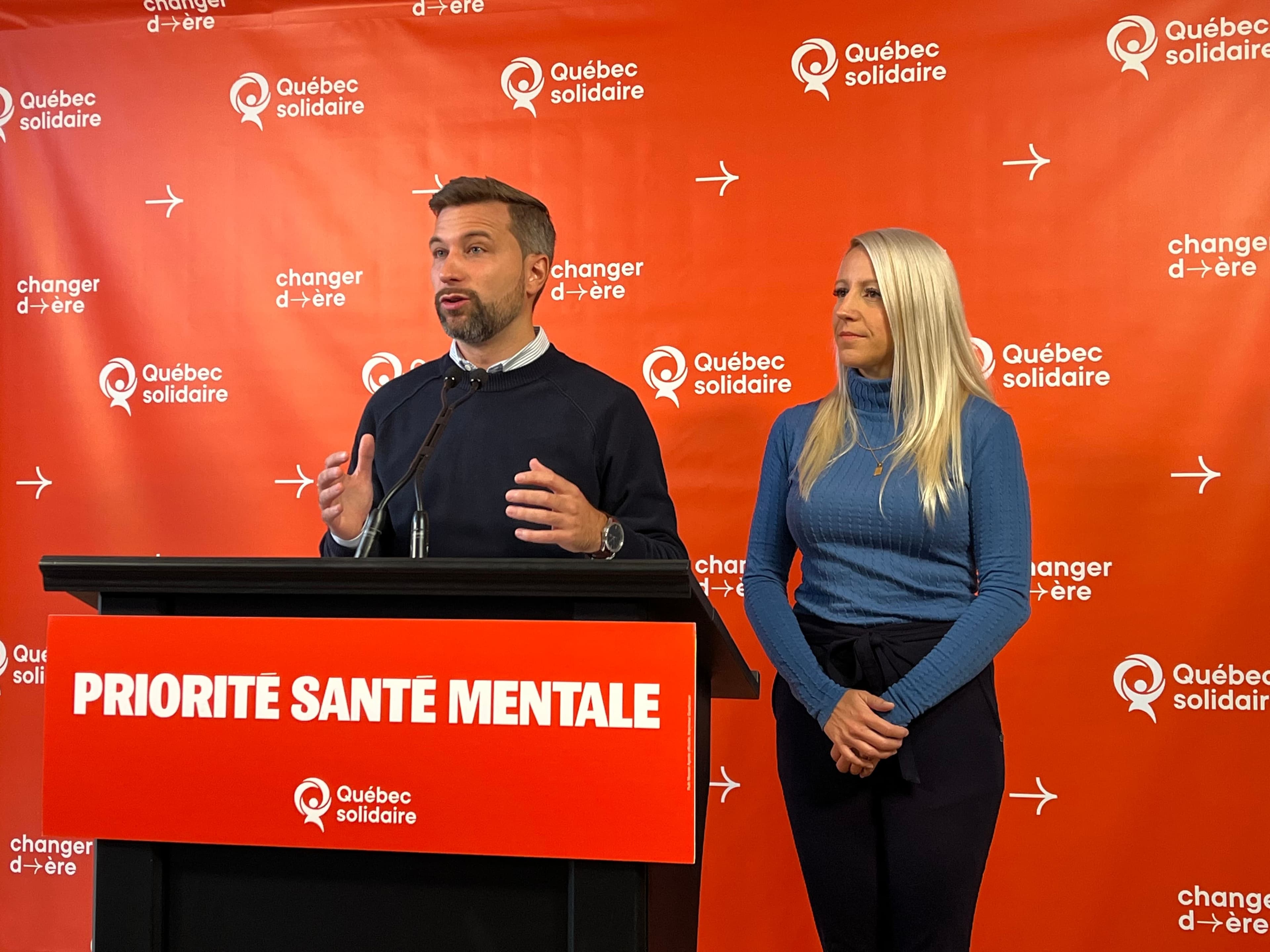 Le porte-parole de Québec solidaire, Gabriel Nadeau-Dubois, et sa candidate dans Saint-François, la Dre Mélissa Généreux.