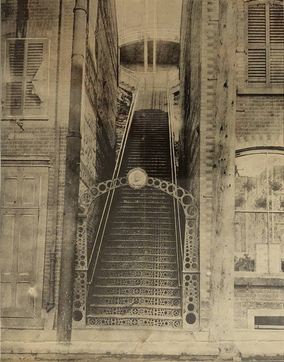 L'escalier du Faubourg avant 1932.