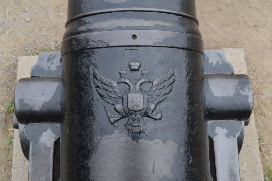 Les canons russes de la terrasse Dufferin (détail).