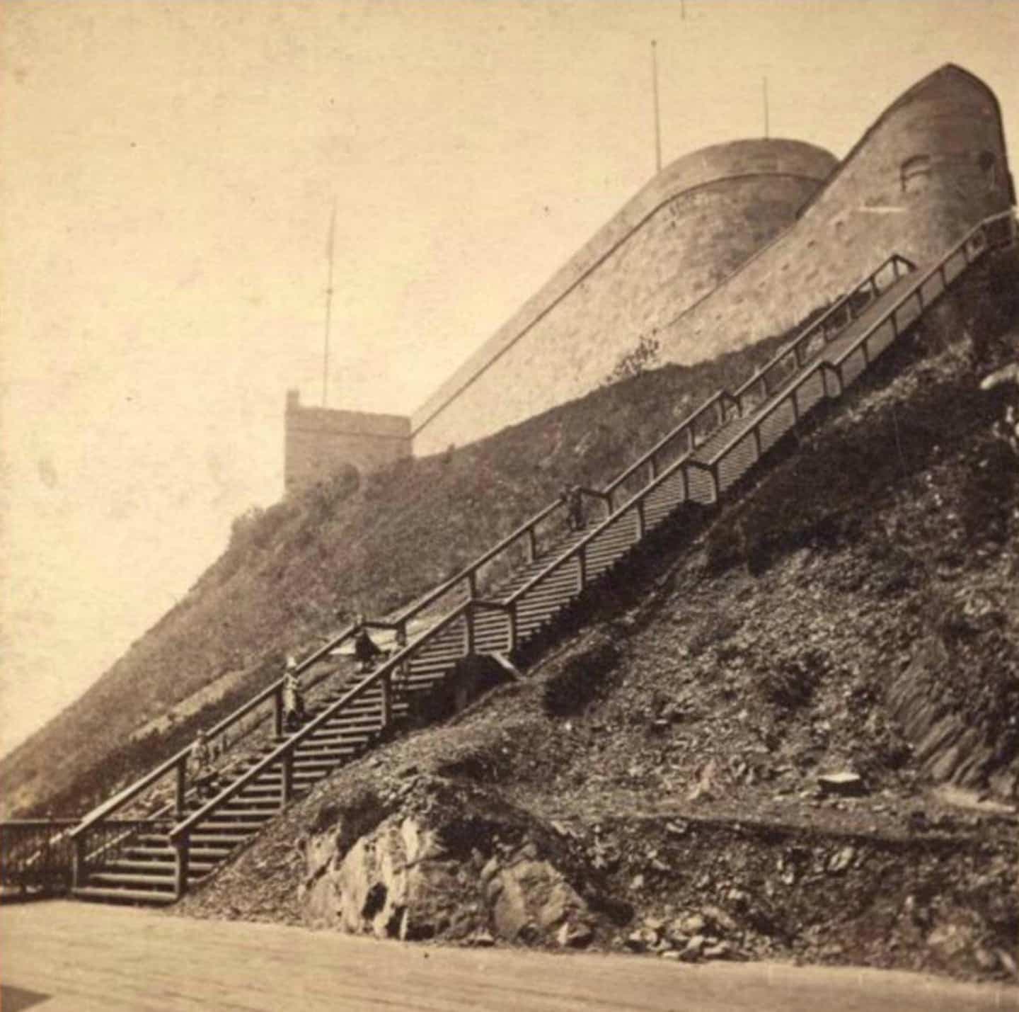 L'escalier de la citadelle vers 1870.