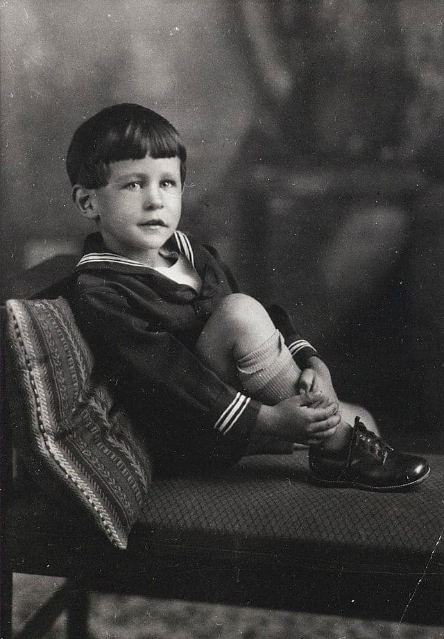 René Lévesque, vers 1927.