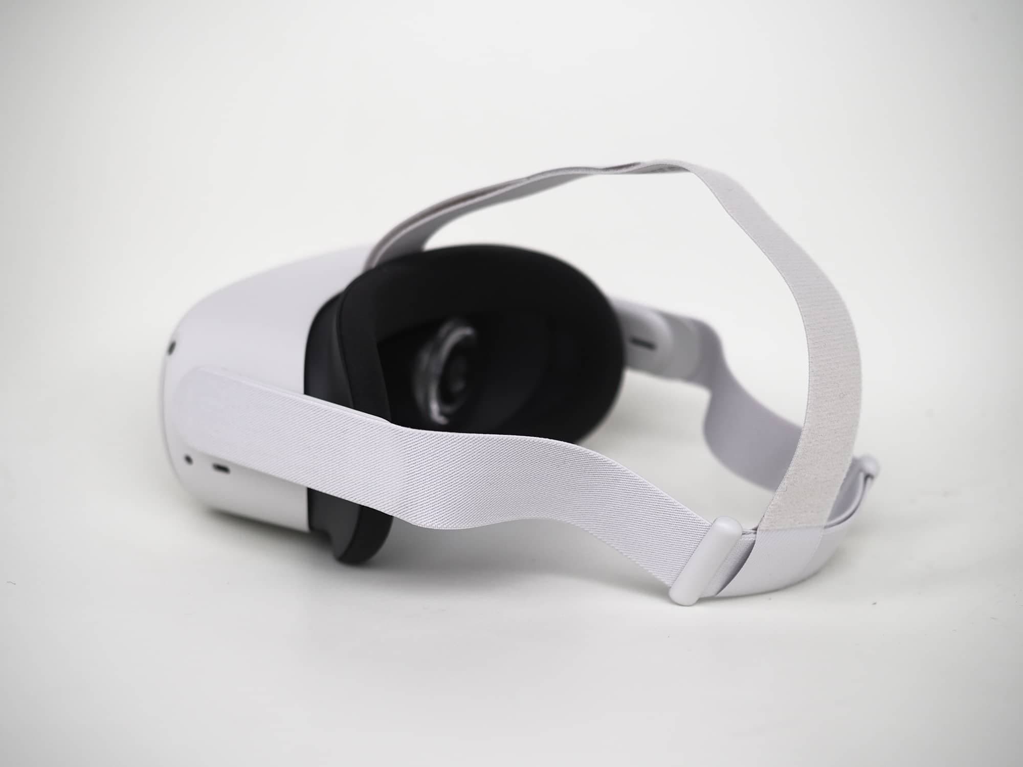 Vous voudrez probablement investir pour une meilleure sangle que celle livrée par défaut avec l’Oculus Quest 2.