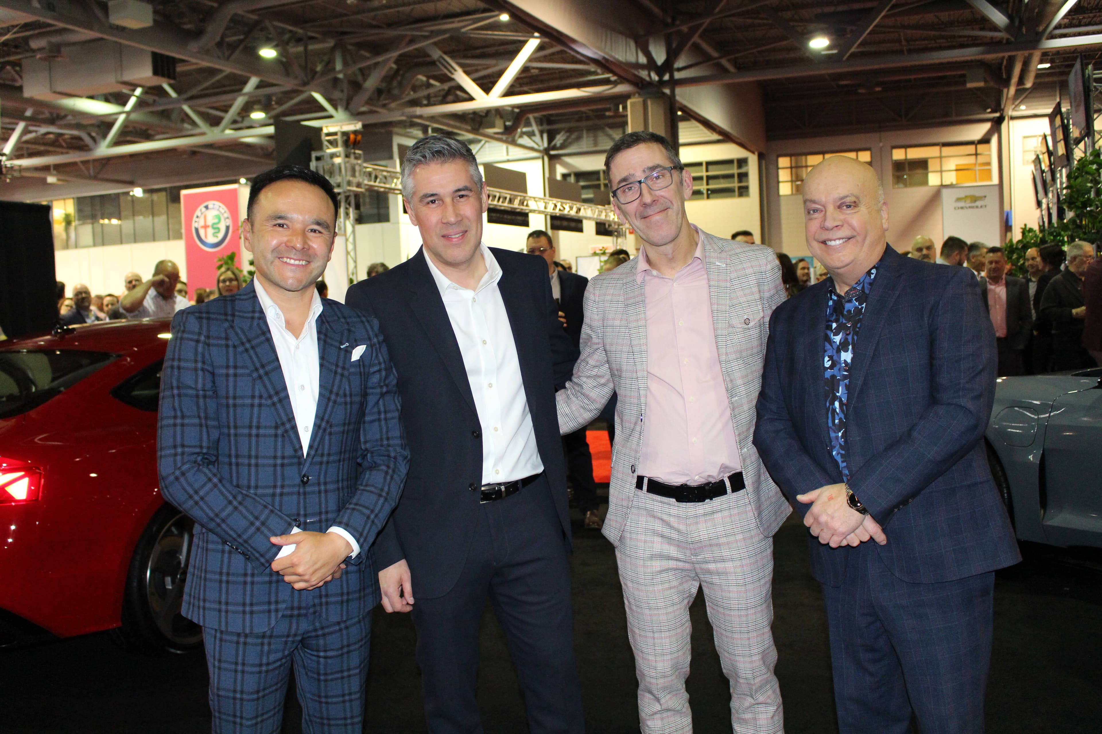 Ian Sam Yue Chi, président-directeur général de la Corporation des concessionnaires automobiles du Québec (CCAQ), Erick Muñoz de Vidéotron Affaires ainsi que André Rochon et Robert Poëti de la CCAQ.