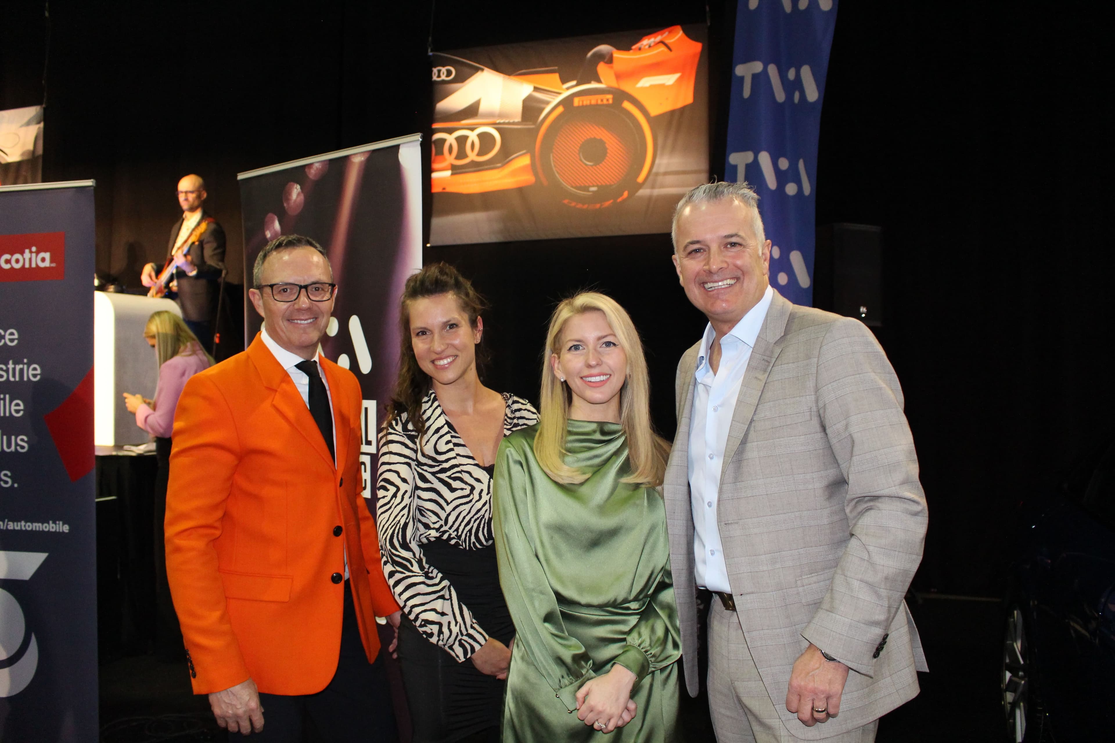 Tommy Caron de Mercedes-Benz de Québec, Gabrielle Filion et Frédérique Gagnon de Québecor Média en compagnie de Marc Bonenfant, d'Équipe Marc Bonenfant Royal-LePage.