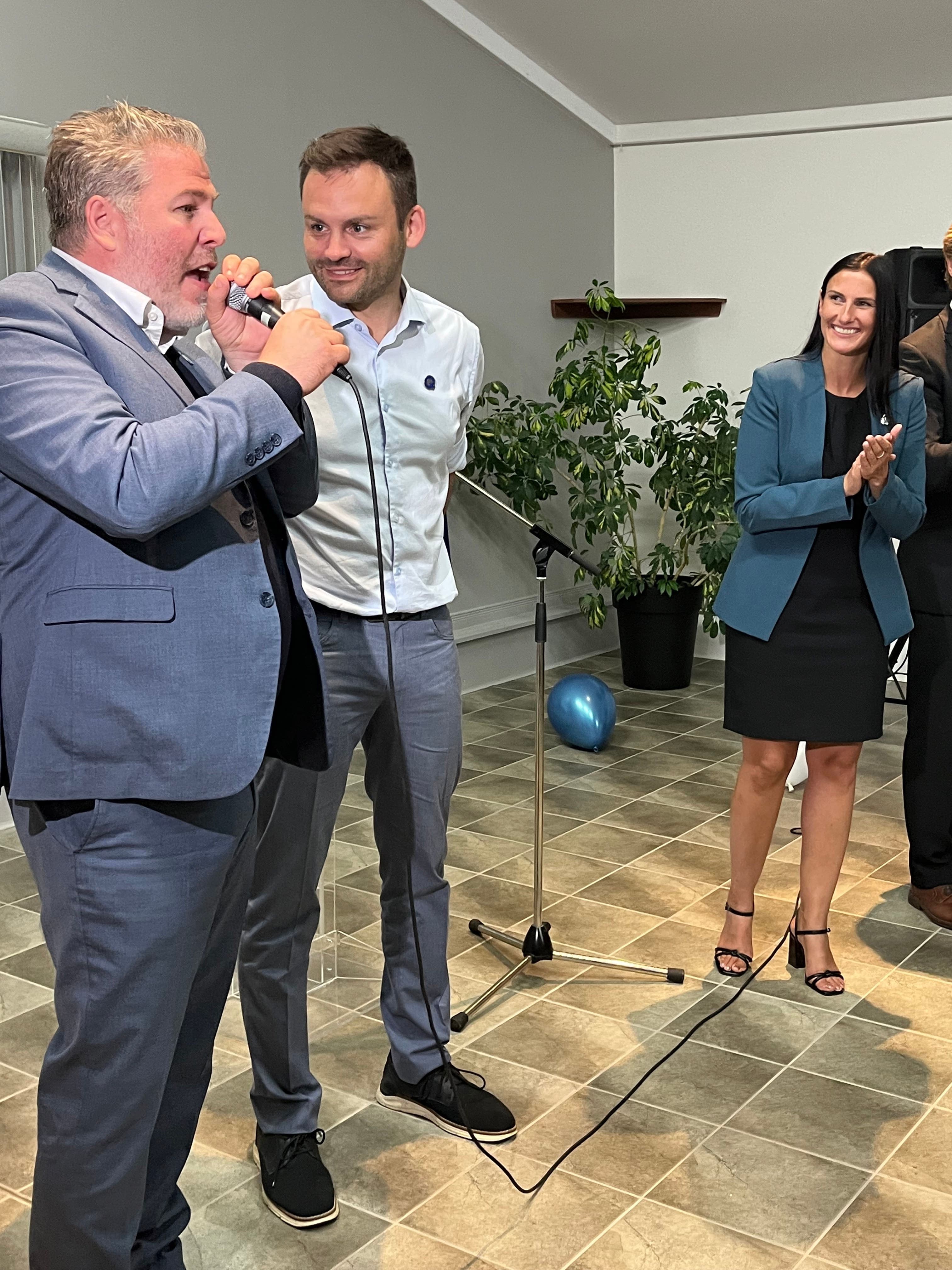 Le rassemblement du PG à Grande Rivière dans Gaspé en présence du chef Paul St-Pierre Plamondon, de Méganne Perry candidate dans Gaspé et de Pascal Bérubé candidat et député sortant dans Matane-Matapédia.