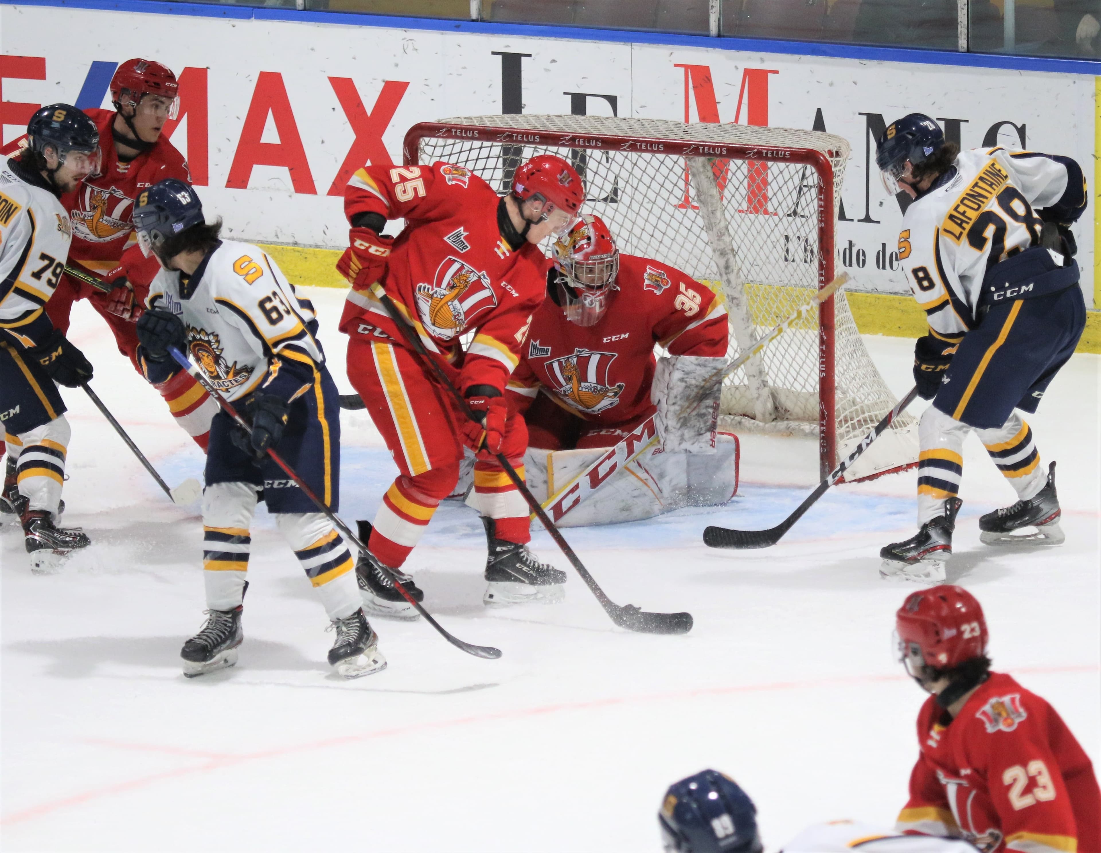 Les Cataractes de Shawinigan ont mis fin à la série gagnante du Drakkar à domicile, vendredi soir, avec une victoire serrée de 3 à 2 sur la glace du centre Henry-Leonard.