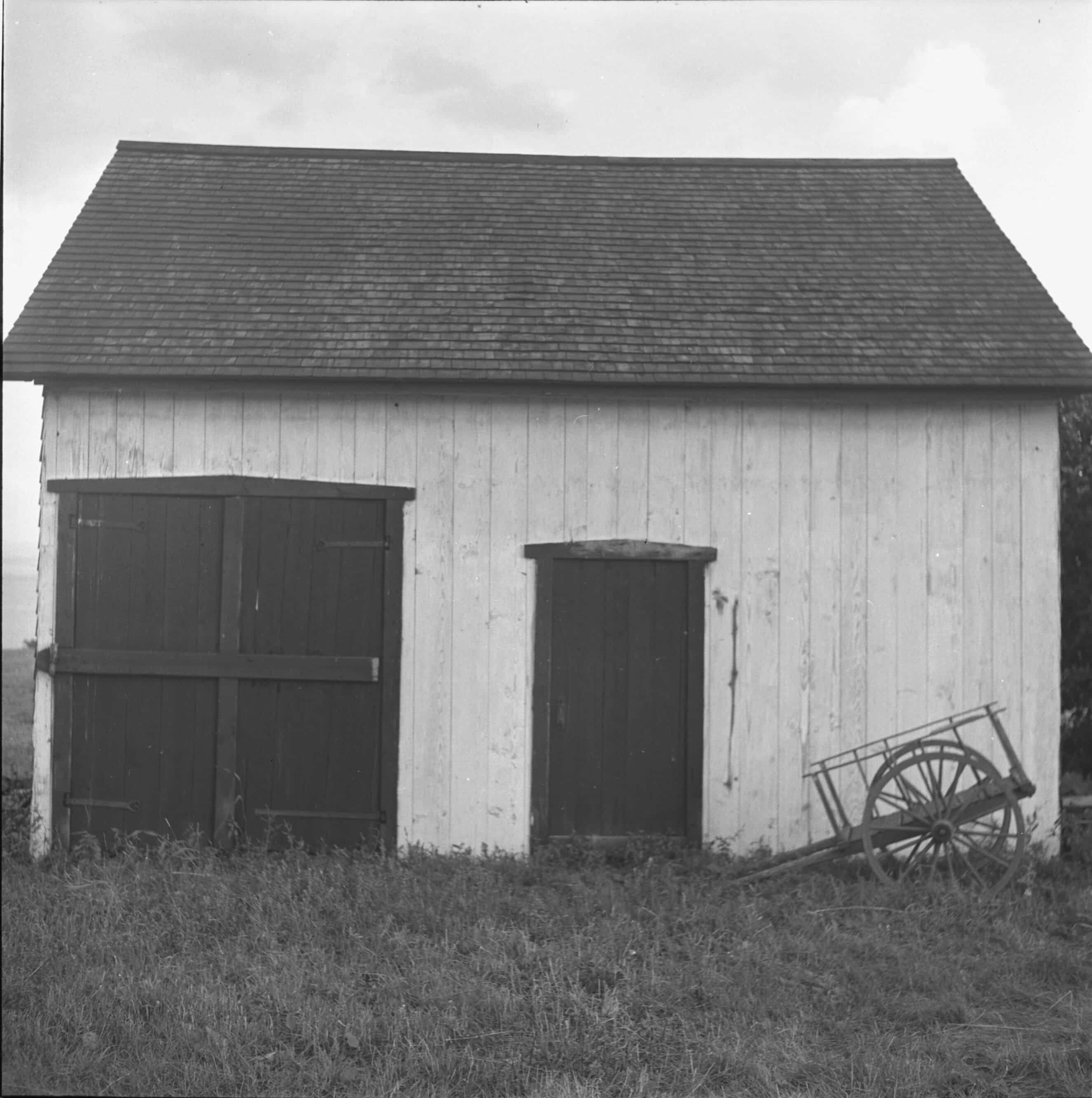 Vue d'un hangar sur l’île d'Orléans, 1950.