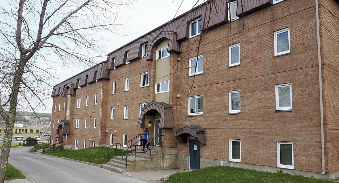 L'Université du Québec à Rimouski (UQAR) pourrait accueillir beaucoup plus d'étudiants mais la crise du logement dans la municipalité empêche d'en loger plus.