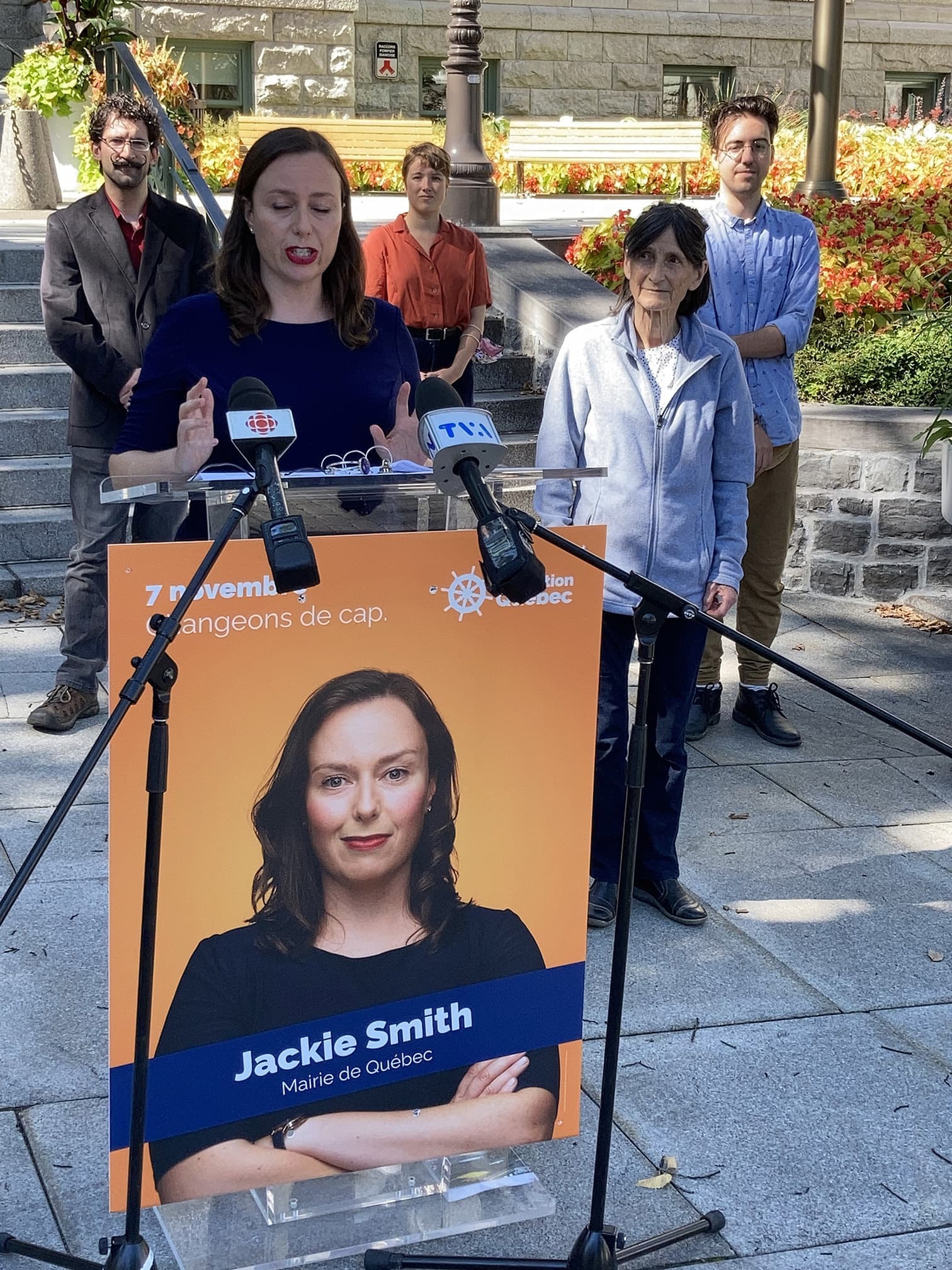 Jackie Smith, cheffe de Transition Québec, a révélé que son parti présenterait une équipe complète de 22 candidats lors du scrutin municipal du 7 novembre.