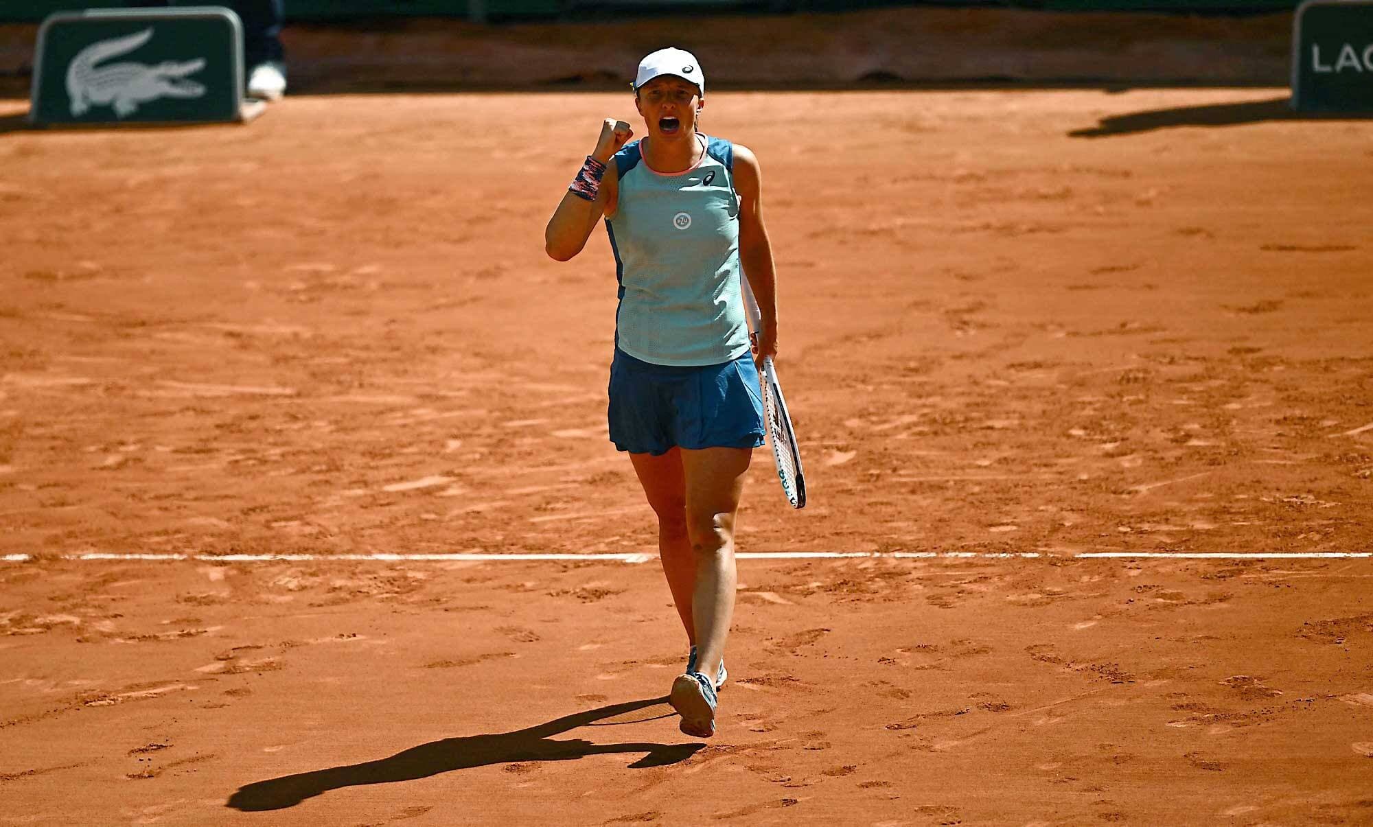 La marche victorieuse de la Polonaise Iga Swiatek se poursuit à Roland-Garros. Mercredi, elle a liquidé l’Américaine Jessica Pegula en deux manches.