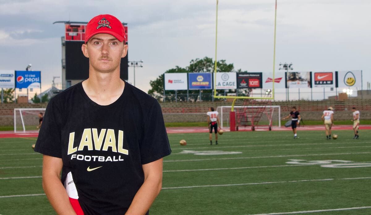 Frédéric Clements sera un adjoint à Marc Fortier cette saison en défensive. Photo 24 août 2022 au Stade Telus, après une pratique du Rouge et Or. 
 
Crédit Frédéric Marcoux / Agence QMI