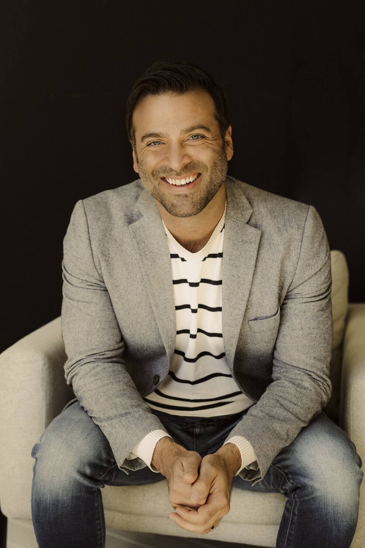 David Bernard est coach, auteur et conférencier. Ses interactions sur les réseaux sociaux sont très populaires.