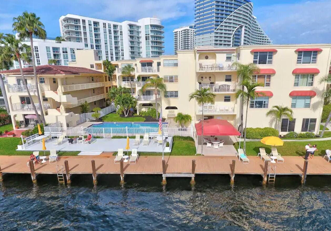 Airbnb / Direct Beach / Intracoastal lifestyle
