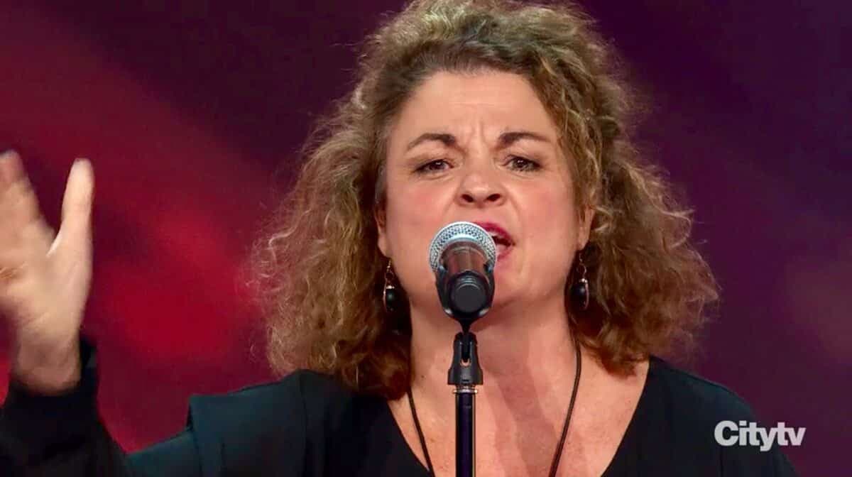 La chanteuse Jeanick Fournier lors de son audition à l'émission Canada's Got Talent, le 5 avril 2022.