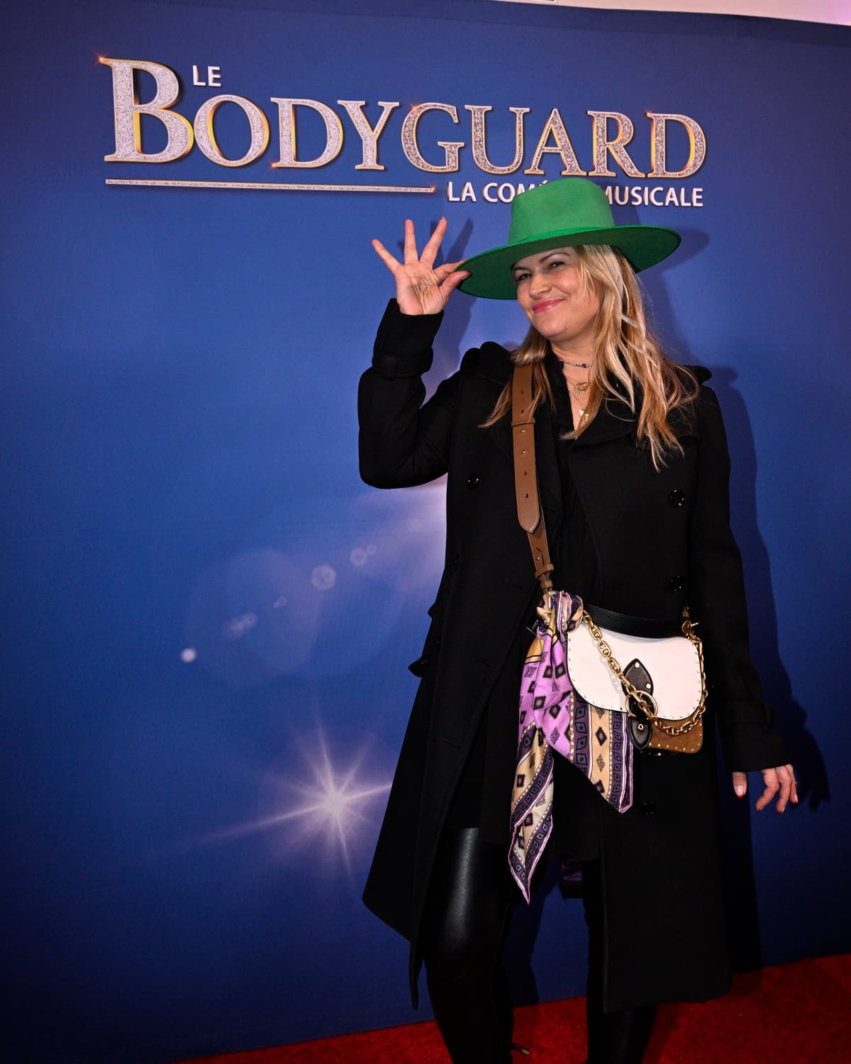 La chanteuse Ima s'amuse.