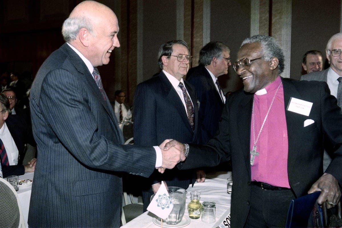 Frederik de Klerk et Mgr Desmond Tutu en 1991