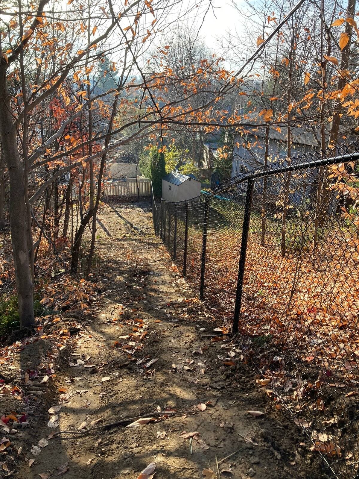 Une clôture a été installée par la Ville de Terrebonne à proximité d’un terrain appartenant à l’organisateur du vol controversé de Sunwing en décembre 2021, James William Awad, afin de protéger un espace boisé qui est menacé de déforestation, le vendredi 4 novembre 2022.