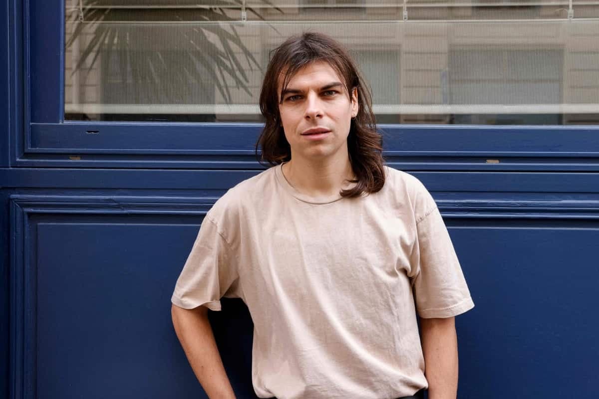 Kevin Lambert, gagnant du prix Médicis 2023 pour son roman «Que notre joie demeure», sera au Salon international du livre de Québec.