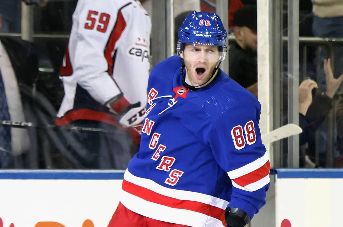 Patrick Kane célèbre un but en avantage numérique, le 14 mars dernier.