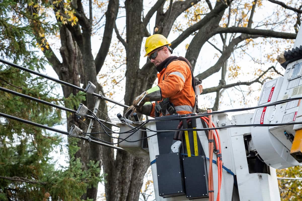 Hydro-Québec doit investir de plus en plus pour assurer la résilience de son réseau.