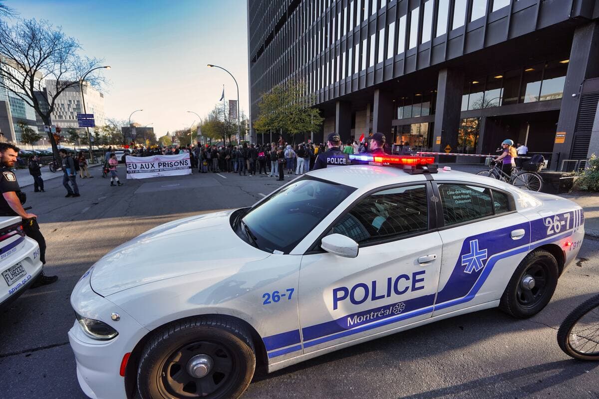 Manifestation contre l’emprisonnement des manifestants écologistes du pont Jacques-Cartier à Montréal, le jeudi 31 octobre 2024.
