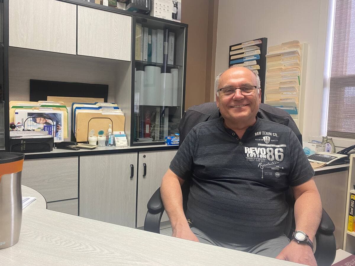 Le directeur général de l’organisme Le Pont, Bruno Bisson. Le 25 avril 2023. Photos : Émilie Parent-Bouchard / Agence QMI.