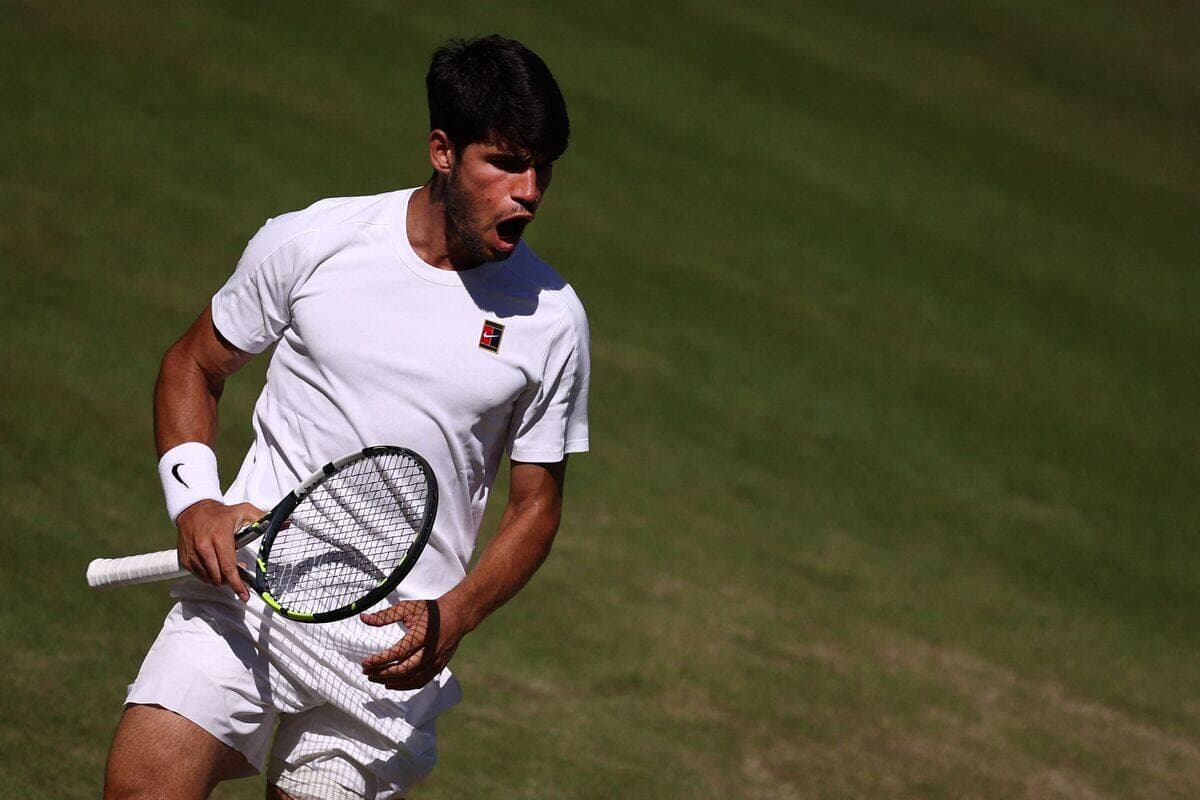 Carlos Alcaraz a vaincu Taylor Fritz pour atteindre la finale de Wimbledon, vendredi.