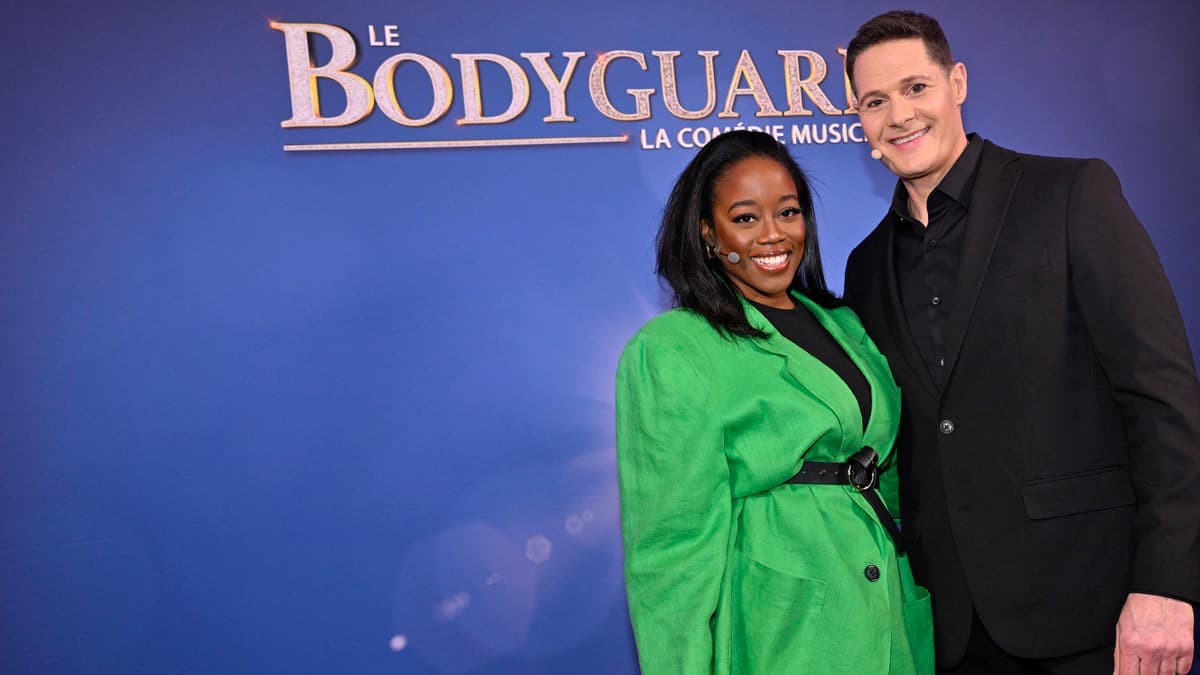 Frédérick De Grandpré et Jennifer-Lee Dupuy, les têtes d'affiche de Le Bodyguard, ont foulé le tapis rouge avant la première.