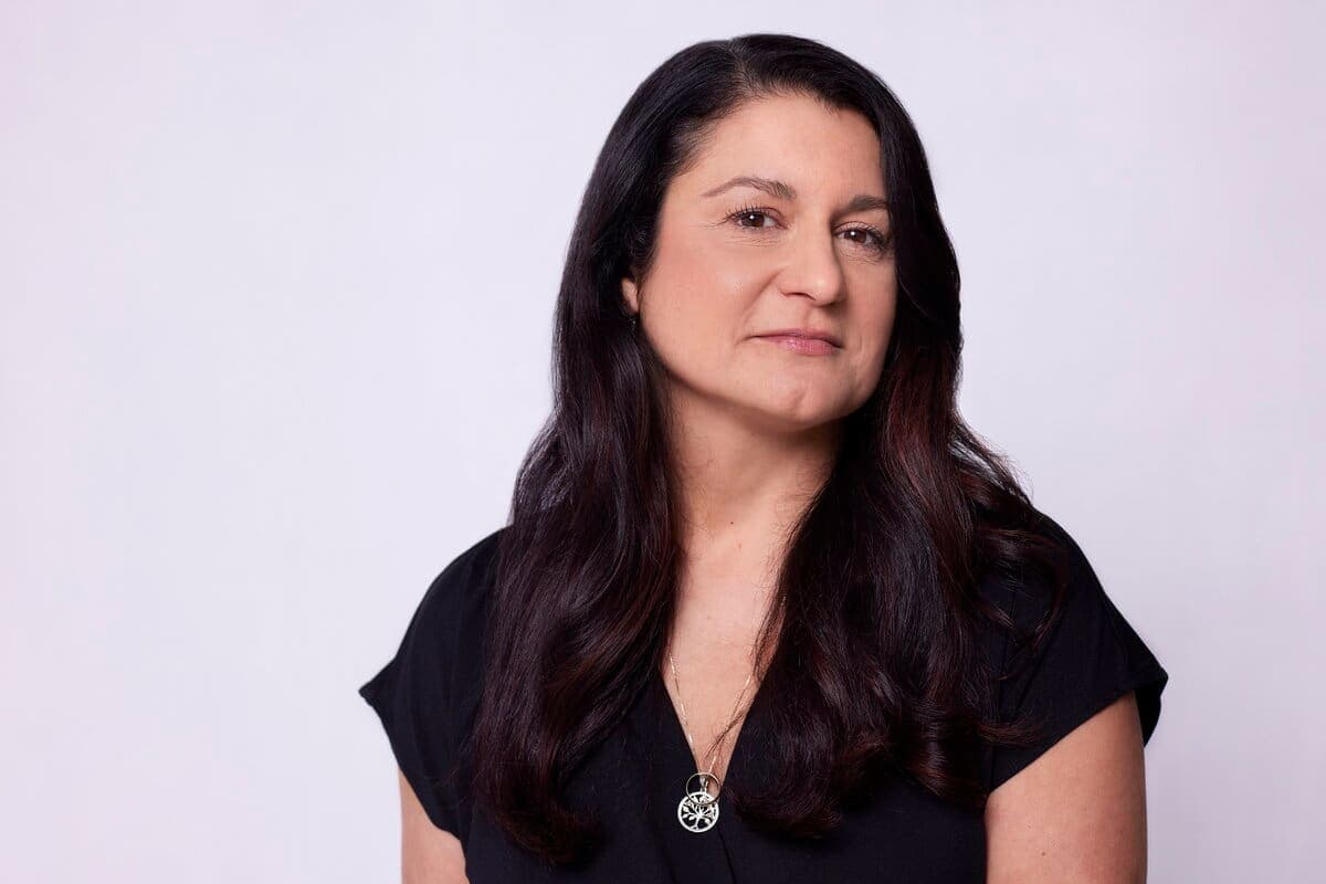 Katherine Girard est née au Lac-Saint-Jean et enseigne au cégep de Drummondville.