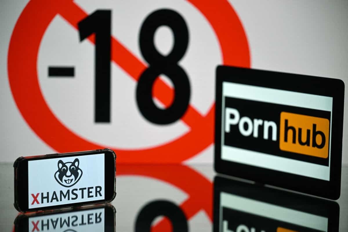 Plusieurs aimeraient qu'on impose une limite d'âge pour accéder à des sites pornographiques comme Pornhub et Xhamster.
