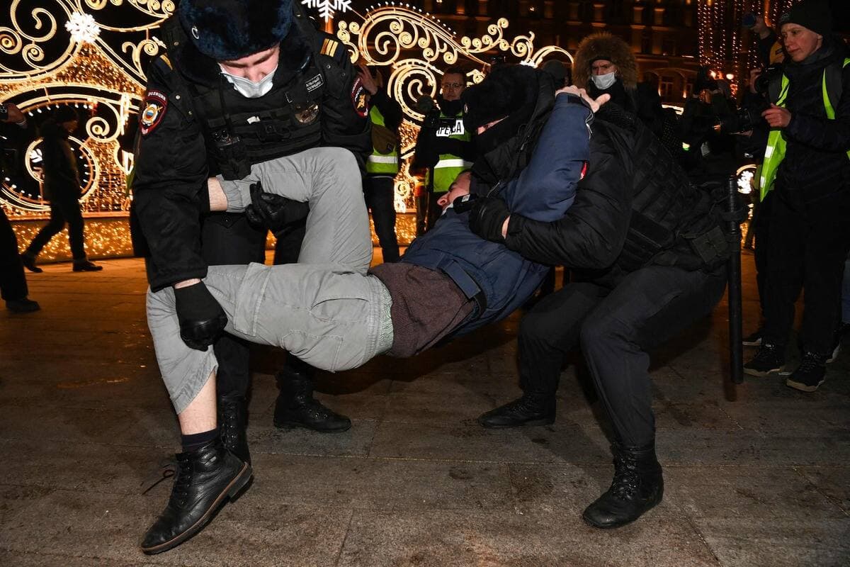 Des manifestants arrêtés à Moscou.