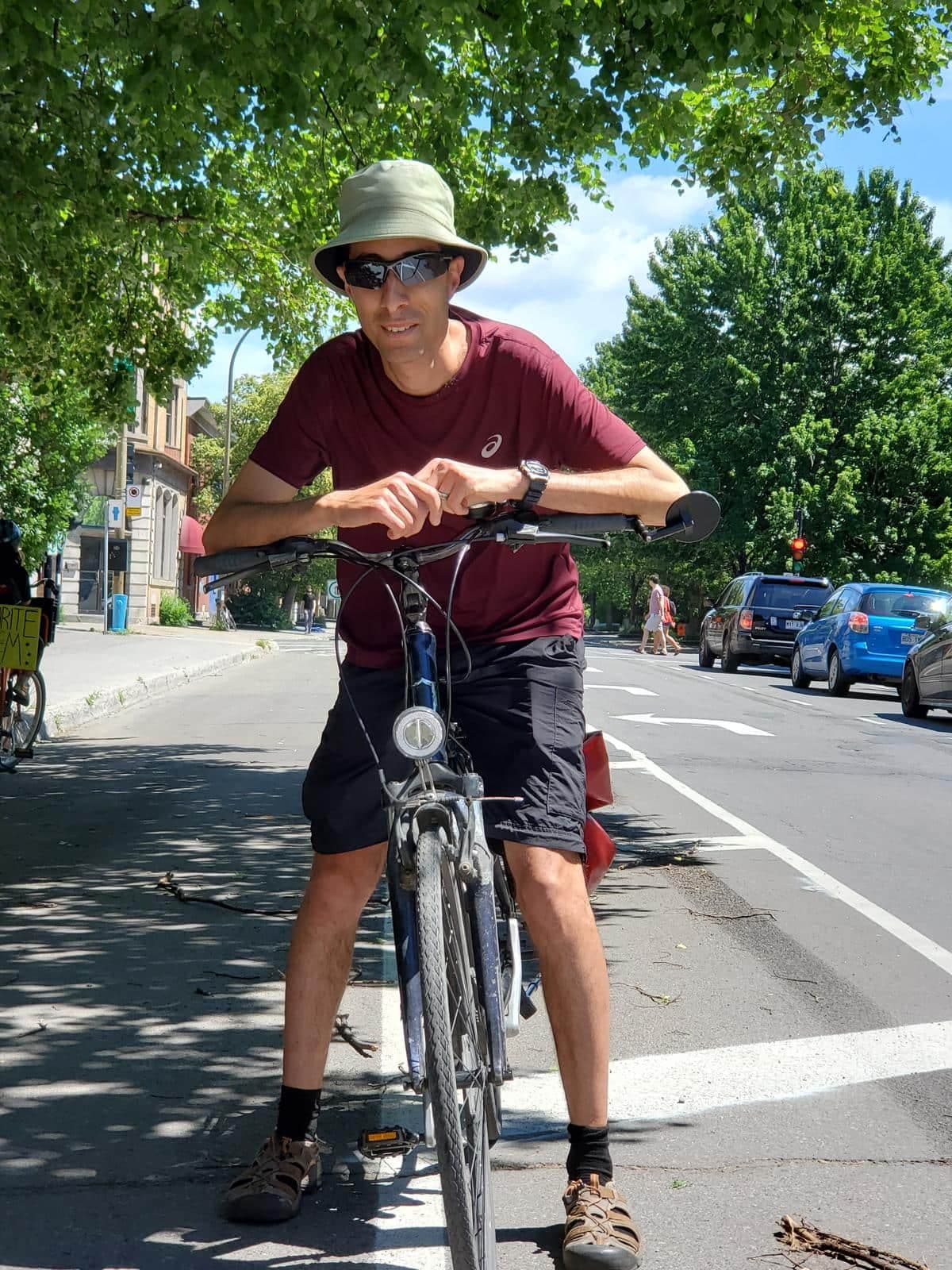 Un nouveau tronçon du Réseau Express Vélo (REV) sur la rue Saint-Jacques, dans l’arrondissement Le Sud-Ouest, à Montréal, a été inaugué le dimanche 20 juin 2021. Sur la photo: Le résident de l’arrondissement du Sud-Ouest, Nicolas Zoghbi PHOTO ALEX PROTEAU/24 HEURES/AGENCE QMI