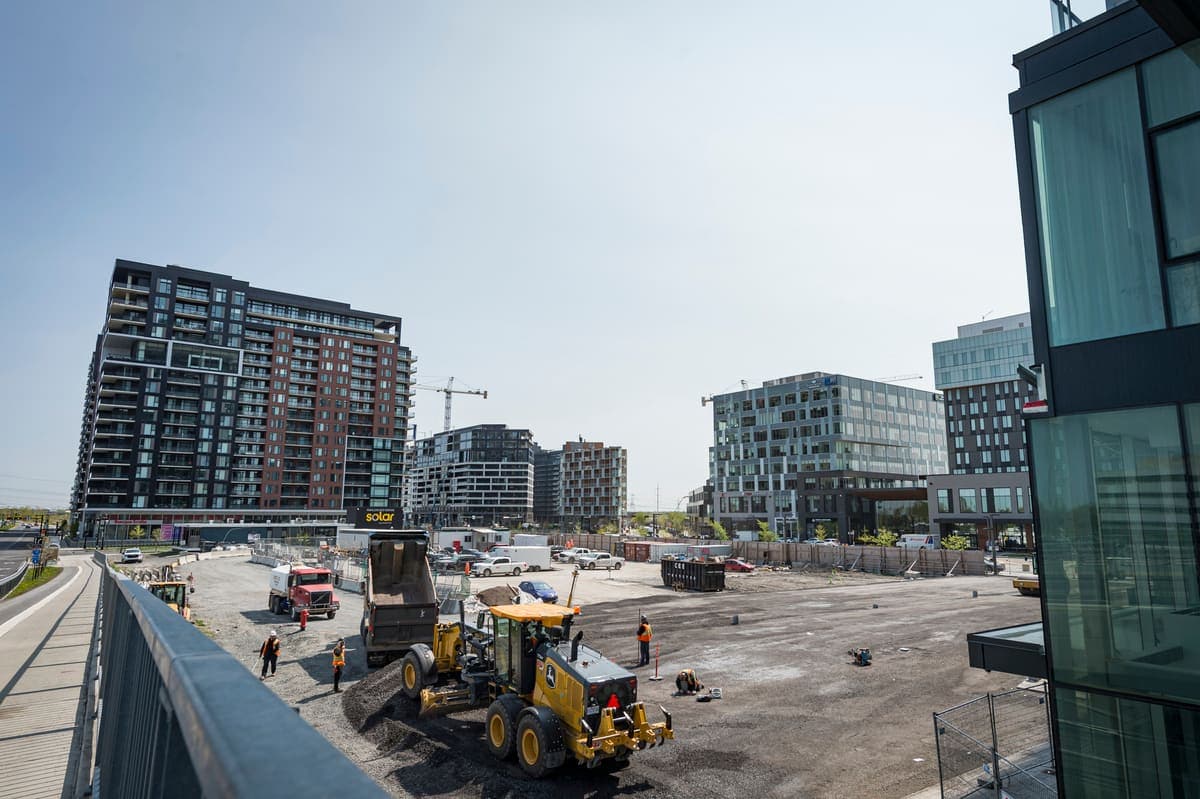 En arrivant par le boulevard du Quartier, on est sur l'impression que c'est encore très en construction.
