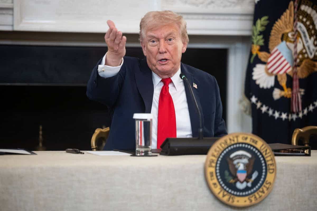 Le président des États-Unis Donald J. Trump s'exprime lors d'une table ronde sur l'antifa dans la salle à manger d’État de la Maison Blanche à Washington, DC, États-Unis, le 8 octobre 2025.’