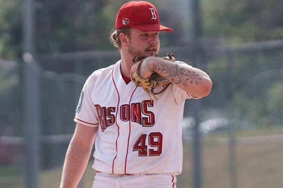 Le lanceur Nicolas Legault évolue pour les Bisons de Saint-Eustache, dans la Ligue de baseball junior élite du Québec.