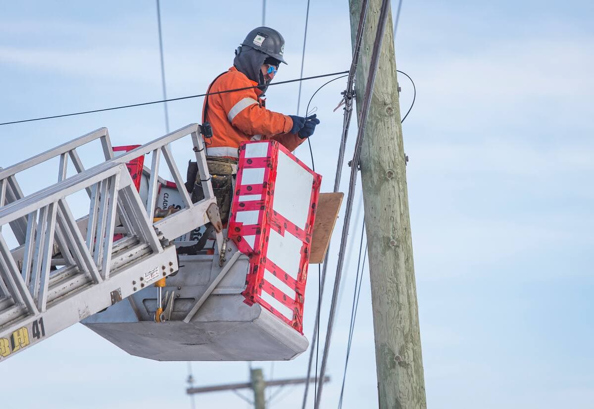 Plus de 230 000 foyers québécois ont été raccordés à un service internet de haut débit dans les dernières années dans le cadre de l'opération haute vitesse du gouvernement Legault.
