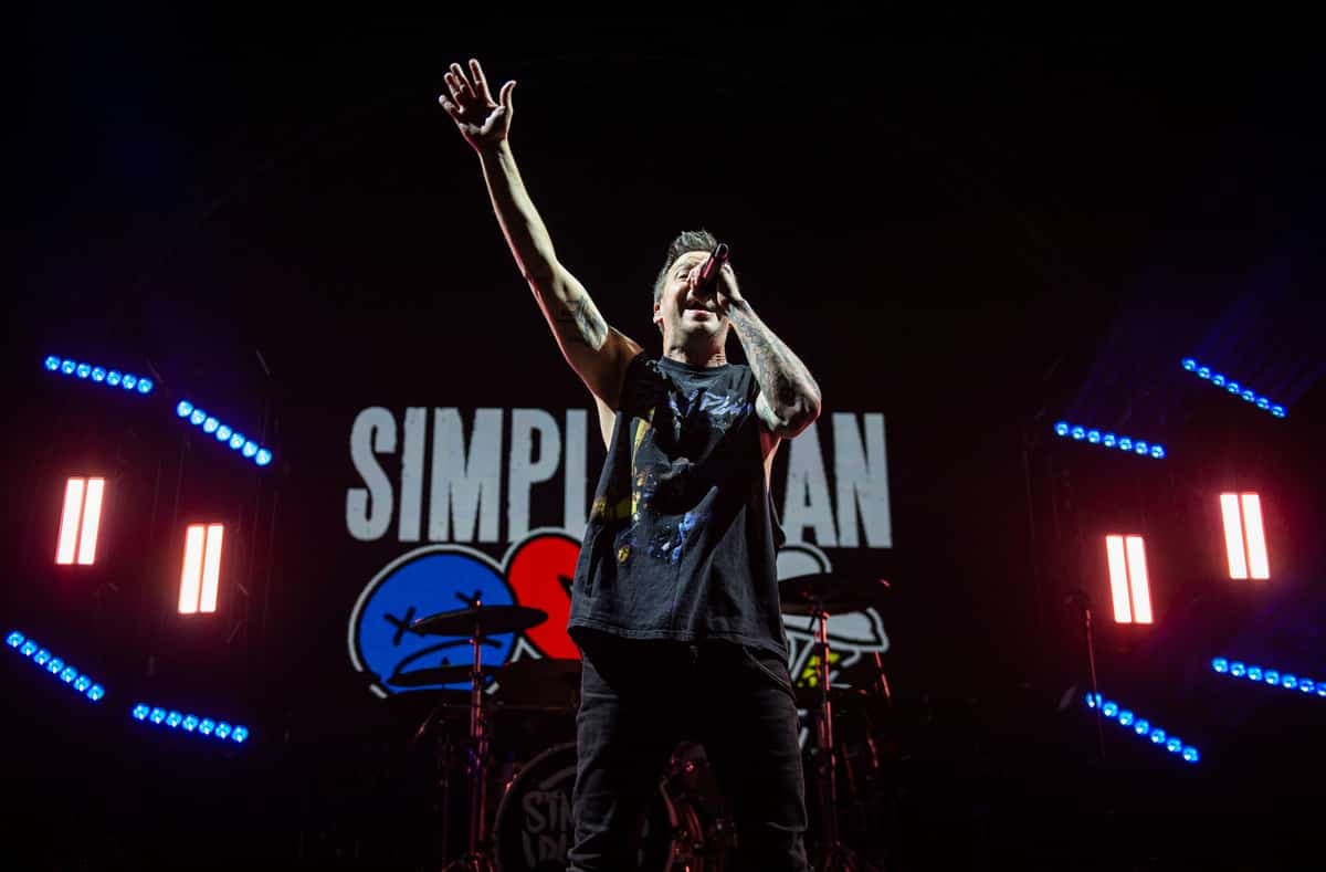 Le chanteur de Simple Plan, Pierre Bouvier, au Centre Bell en novembre 2022.