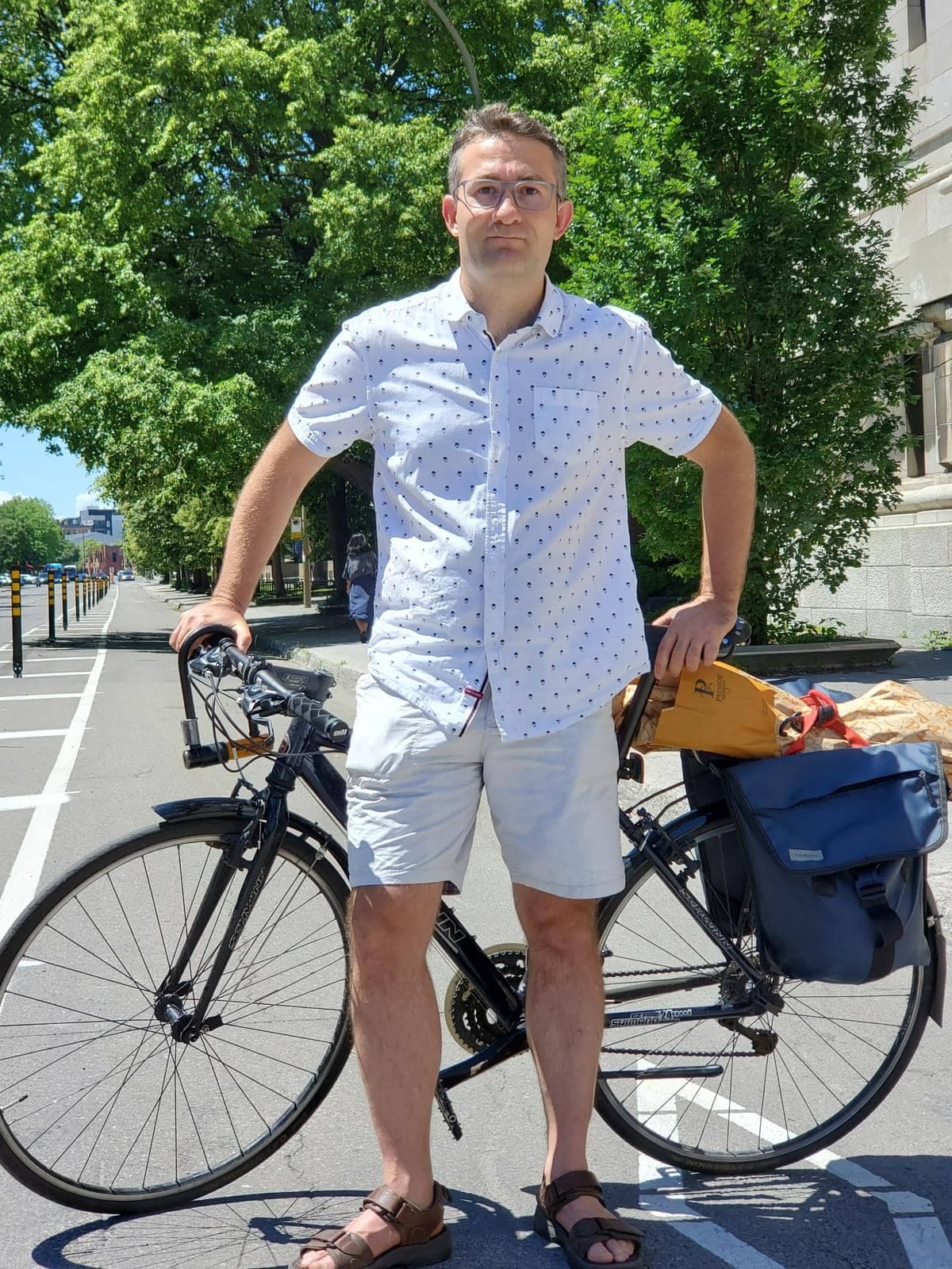 Un nouveau tronçon du Réseau Express Vélo (REV) sur la rue Saint-Jacques, dans l’arrondissement Le Sud-Ouest, à Montréal, a été inaugué le dimanche 20 juin 2021. Sur la photo: Le résident de l’arrondissement du Sud-Ouest et porte-parole de Mobilité Saint-Henri, Alexis Blanchet-Cohen PHOTO ALEX PROTEAU/24 HEURES/AGENCE QMI