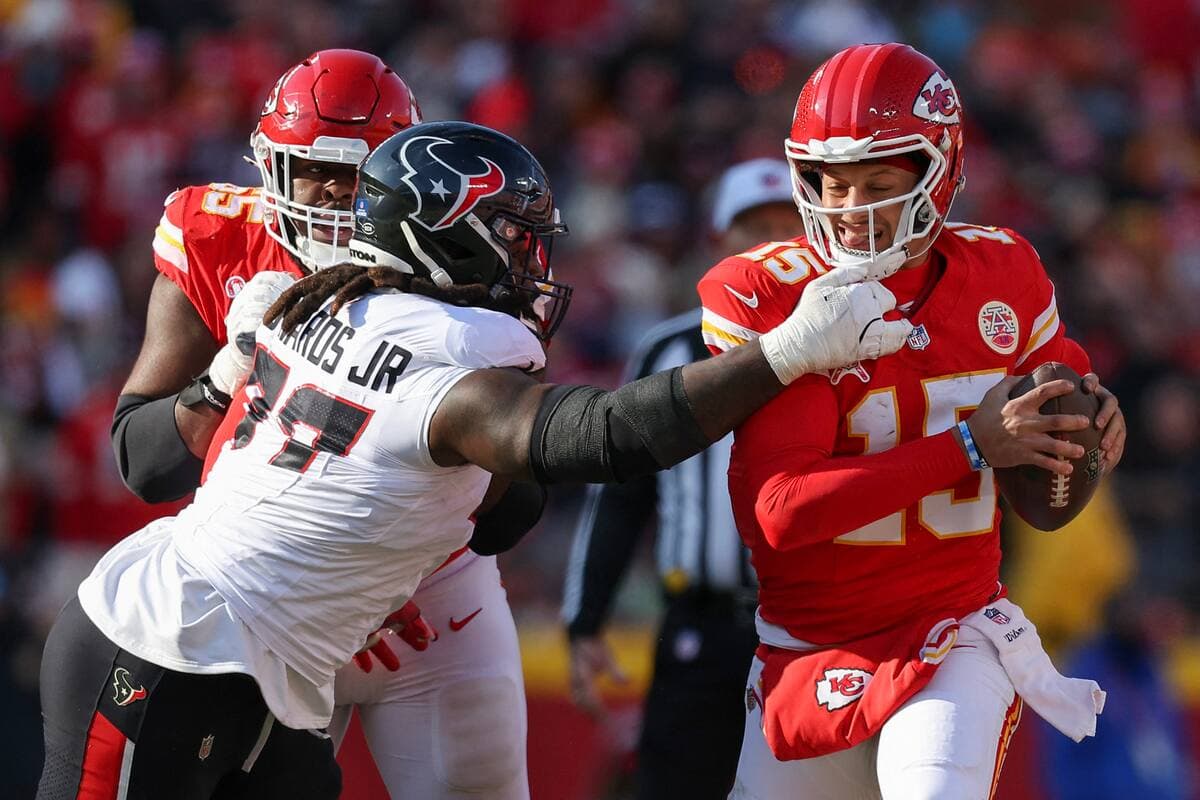 Patrick Mahomes a réussi à faire fi de la pression du front défensif des Texans.