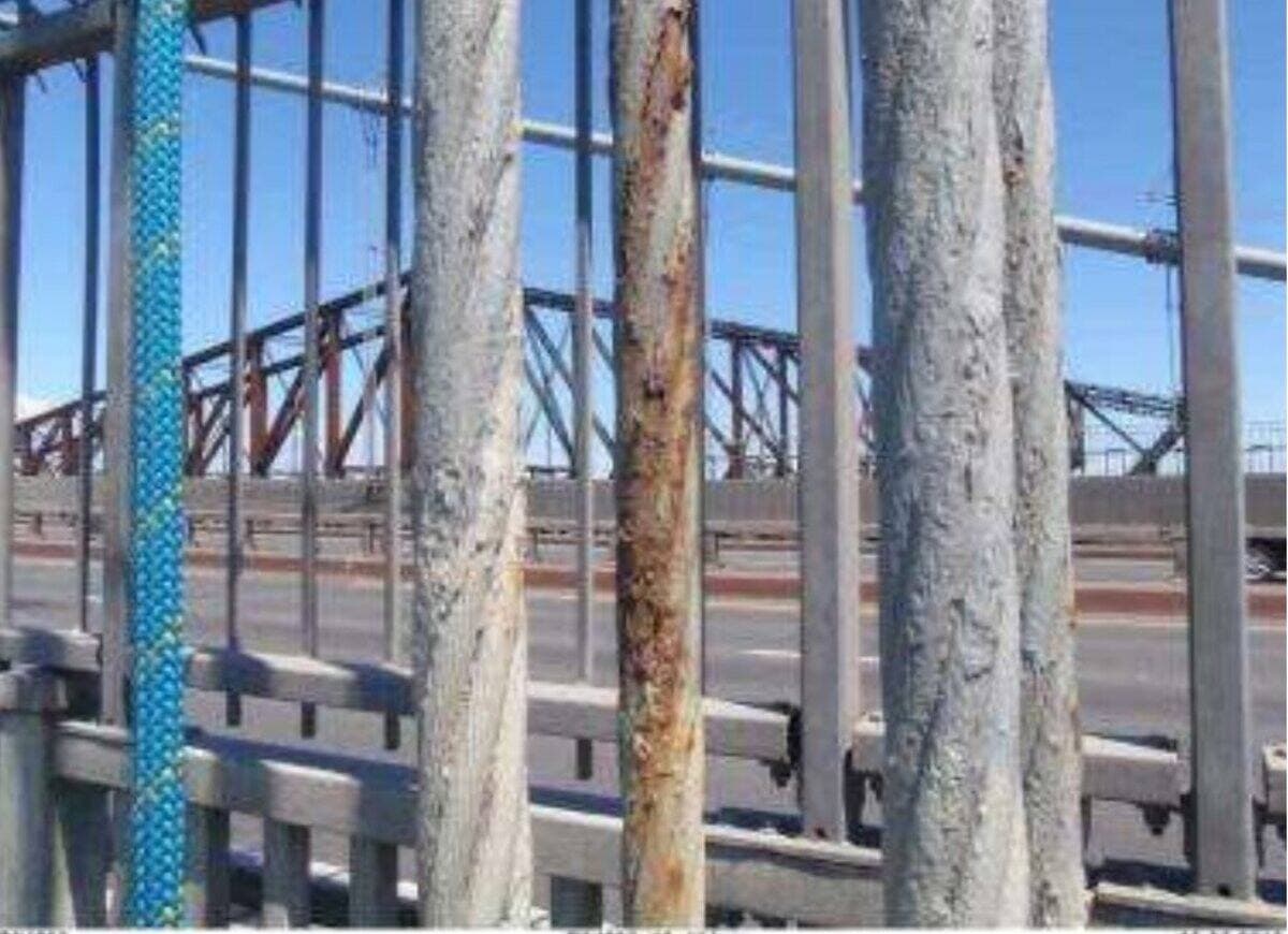 Une inspection réalisée il y a un an avait mis en lumière des problèmes de corrosion sur la surface de certaines suspentes.